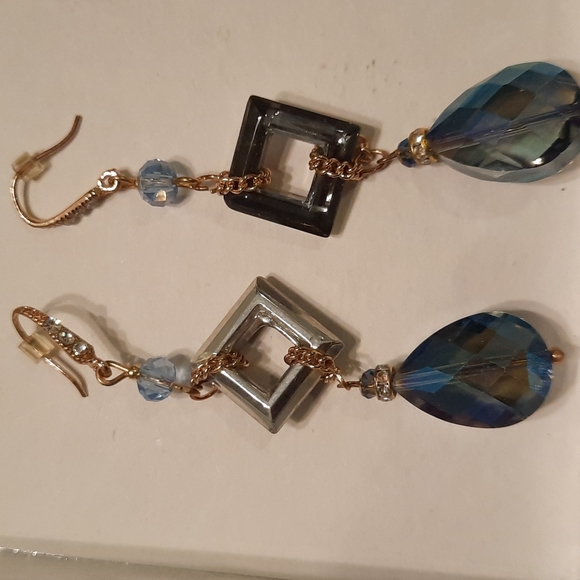 Earrings- NWOT - Picture 3 of 4